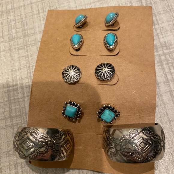 Brand new Turquoise Western earrings set - Picture 4 of 4